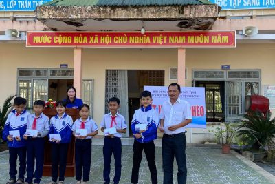 Liên Đội THCS Tịnh Giang tổ chức hoạt động “Tết vì bạn nghèo”