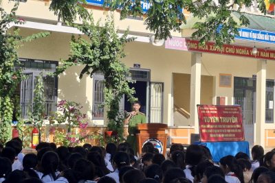 TUYÊN TRUYỀN PHÒNG CHÁY, CHỮA CHÁY, TRẬT TỰ AN TOÀN GIAO THÔNG, PHÒNG CHỐNG TỆ NẠN MA TÚY CHO HỌC SINH