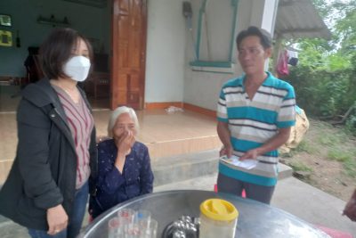 Trao hỗ trợ cho em Nguyễn Bảo Hòa lớp 9A trường THCS Tịnh Giang