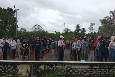 Học sinh tích cực lao động, chăm sóc Nghĩa trang Liệt sĩ nhân kỷ niệm ngày 22/12