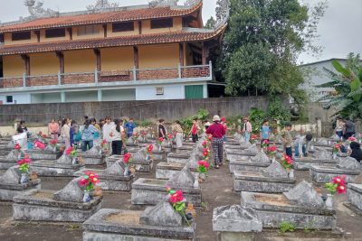 Học sinh tham gia lao động, chăm sóc Nghĩa trang Liệt sĩ trước thềm năm mới Tết Bính Ngọ 2026